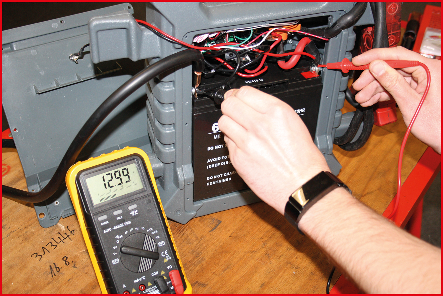 Digital Multimeter inkl. Prüfspitzen und Krokodilklemmen